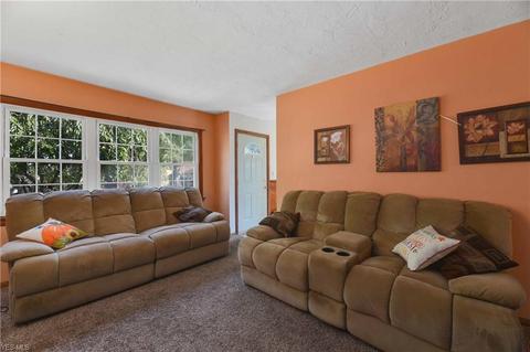 709 Clark St, Elyria, OH 44035 photo 8