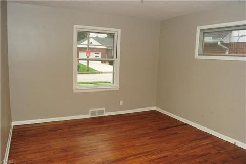 304 E 243rd St, Euclid, OH 44123 photo 7