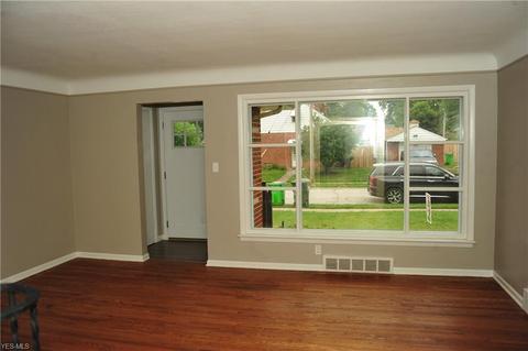304 E 243rd St, Euclid, OH 44123 photo 3
