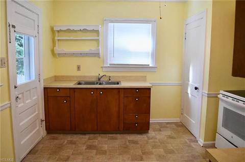 504 Lyndon Ave, Ashtabula, OH 44004 photo 9