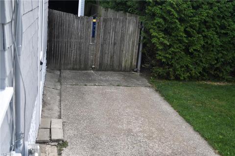 504 Lyndon Ave, Ashtabula, OH 44004 photo 3