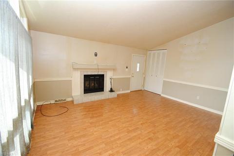 376 Wallace Dr, Berea, OH 44017 photo 4