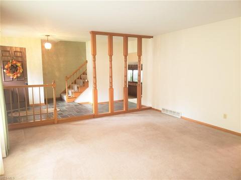 340 Michigan Ave, Elyria, OH 44035 photo 5