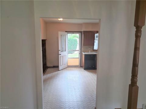 340 Michigan Ave, Elyria, OH 44035 photo 3