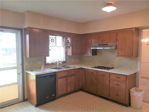 340 Michigan Ave, Elyria, OH 44035 photo 9