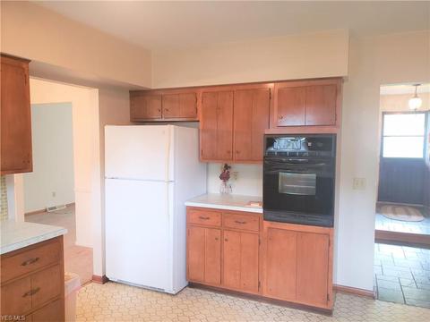 340 Michigan Ave, Elyria, OH 44035 photo 8