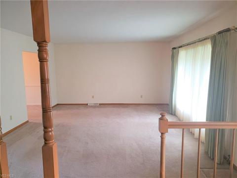 340 Michigan Ave, Elyria, OH 44035 photo 4