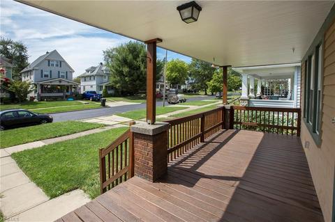 411 10 St, Elyria, OH 44035 photo 4
