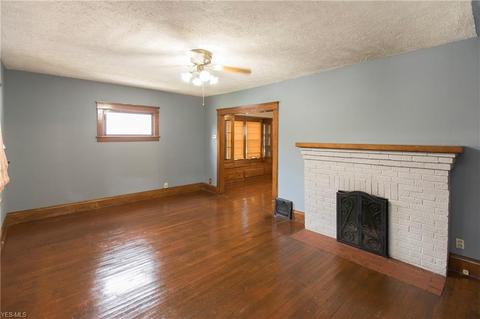 411 10 St, Elyria, OH 44035 photo 6