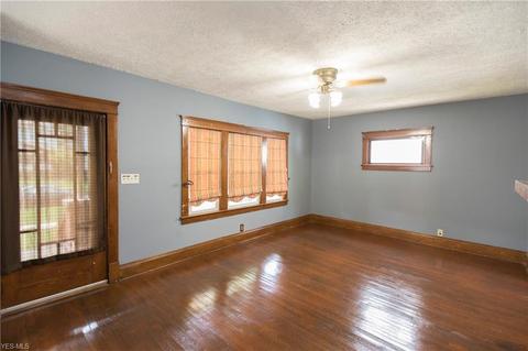411 10 St, Elyria, OH 44035 photo 7