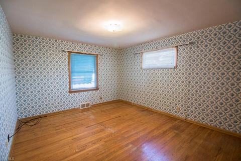 343 E 244th St, Euclid, OH 44123 photo 11
