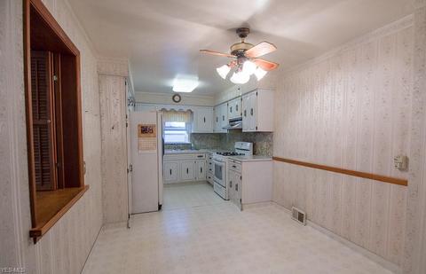 343 E 244th St, Euclid, OH 44123 photo 8