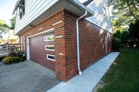 343 E 244th St, Euclid, OH 44123 photo 3