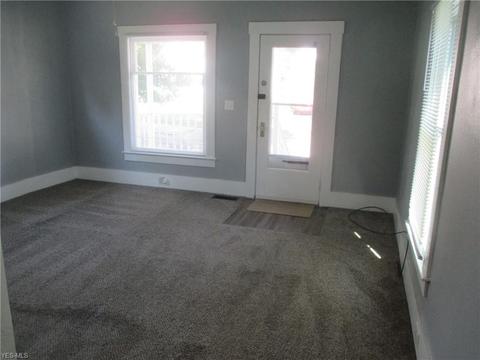 28 Spring St, Struthers, OH 44471 photo 6