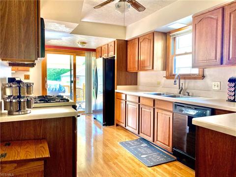 300 E 222nd St, Euclid, OH 44123 photo 9