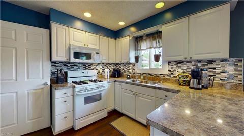 1874 Rush Rd, Wickliffe, OH 44092 photo 2