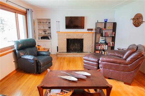 361 Hamilton Cir, Elyria, OH 44035 photo 4