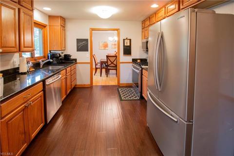 361 Hamilton Cir, Elyria, OH 44035 photo 9