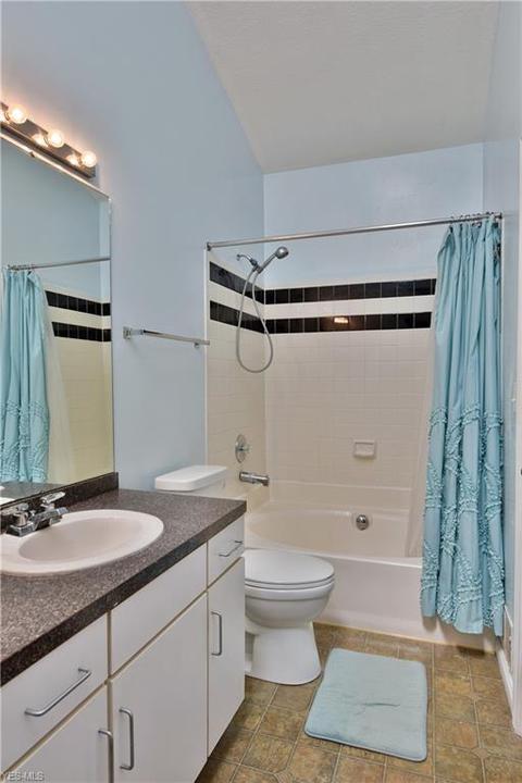 1233 Red Tail Hawk Ct #6, Youngstown, OH 44512 photo 24