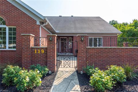 119 Vanderbilt Ct, Elyria, OH 44035 photo 2