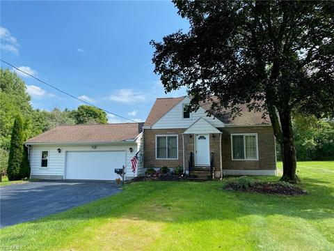 134 Maple Ave, Chardon, OH 44024 photo 1