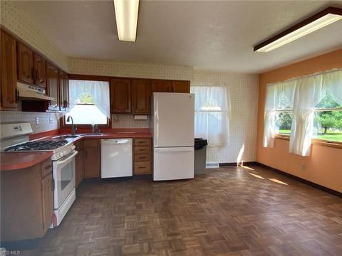 134 Maple Ave, Chardon, OH 44024 photo 10