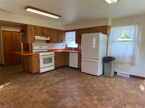 134 Maple Ave, Chardon, OH 44024 photo 9