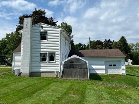 134 Maple Ave, Chardon, OH 44024 photo 2