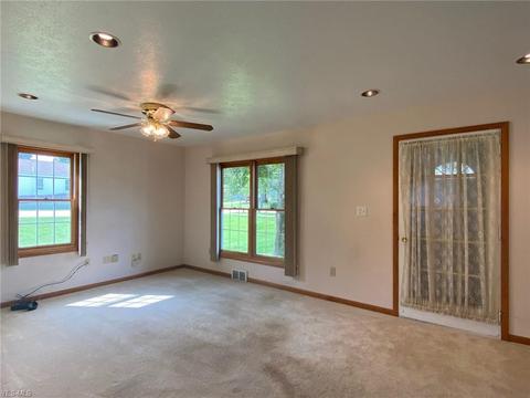 134 Maple Ave, Chardon, OH 44024 photo 5