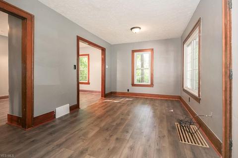 225 7th St, Elyria, OH 44035 photo 9