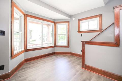 225 7th St, Elyria, OH 44035 photo 6