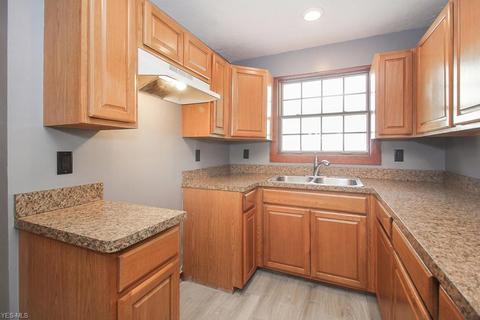 225 7th St, Elyria, OH 44035 photo 13