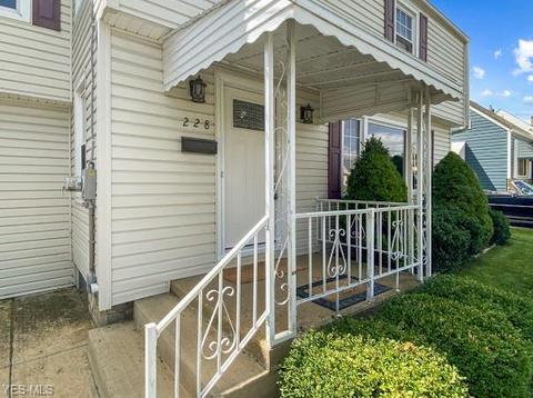 228 Creed St, Struthers, OH 44471 photo 1