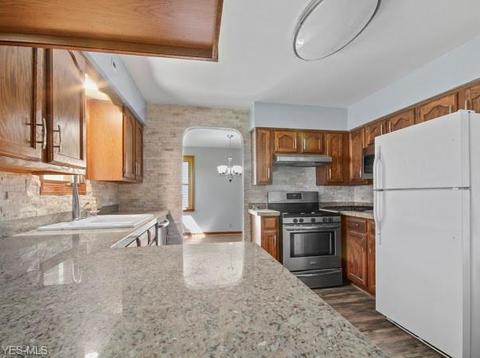 228 Creed St, Struthers, OH 44471 photo 7