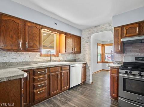 228 Creed St, Struthers, OH 44471 photo 5