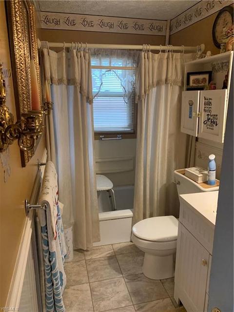 680 Bell Ave, Elyria, OH 44035 photo 5