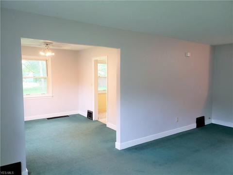 163 Seneca Ave, Elyria, OH 44035 photo 3