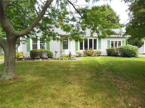 1114 Locust Dr, Ashtabula, OH 44004 photo 1