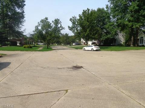 141 Vanderbilt Ct, Elyria, OH 44035 photo 3