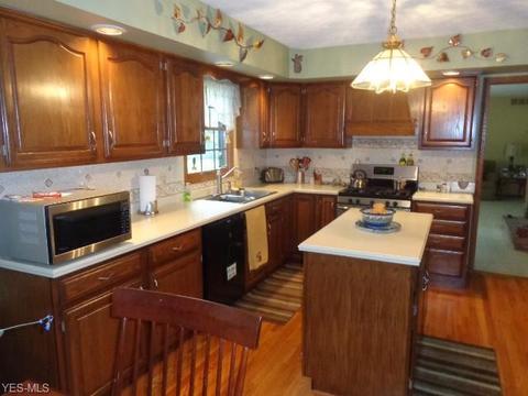 141 Vanderbilt Ct, Elyria, OH 44035 photo 13