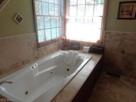 141 Vanderbilt Ct, Elyria, OH 44035 photo 22