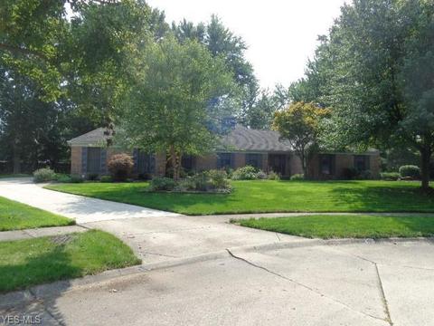 141 Vanderbilt Ct, Elyria, OH 44035 photo 2