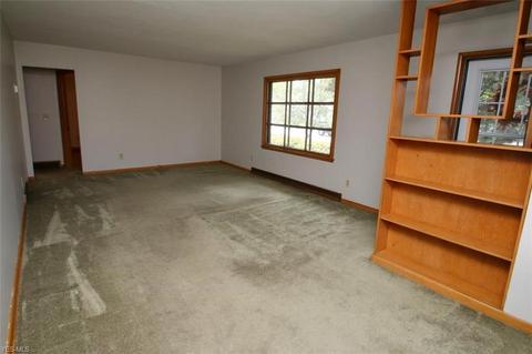 5405 Harmony Ln, Willoughby, OH 44094 photo 2