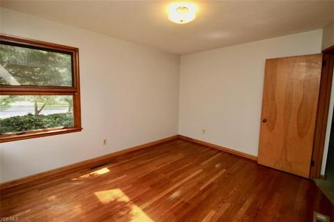 5405 Harmony Ln, Willoughby, OH 44094 photo 8
