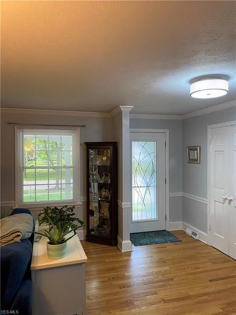 335 Vassar Ave, Elyria, OH 44035 photo 2