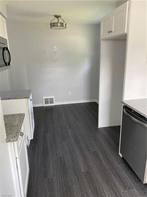 675 E 241st St, Euclid, OH 44123 photo 7