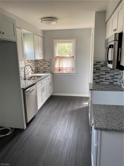 675 E 241st St, Euclid, OH 44123 photo 5
