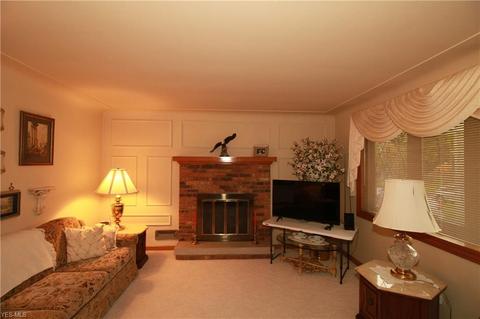 3102 Eldora Dr, Youngstown, OH 44511 photo 3
