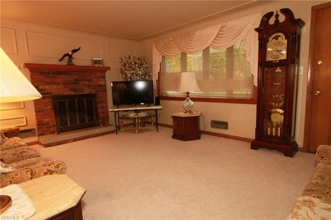 3102 Eldora Dr, Youngstown, OH 44511 photo 4