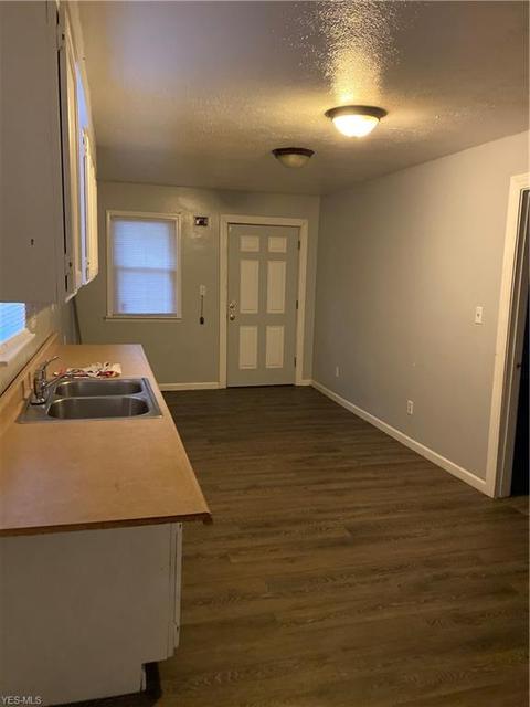 709 E 35th St, Lorain, OH 44055 photo 9